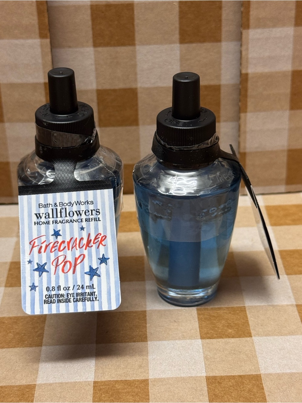 NWT B&BW (2) Firecracker Pop Wallflower Refills Sealed - Picture 2 of 3